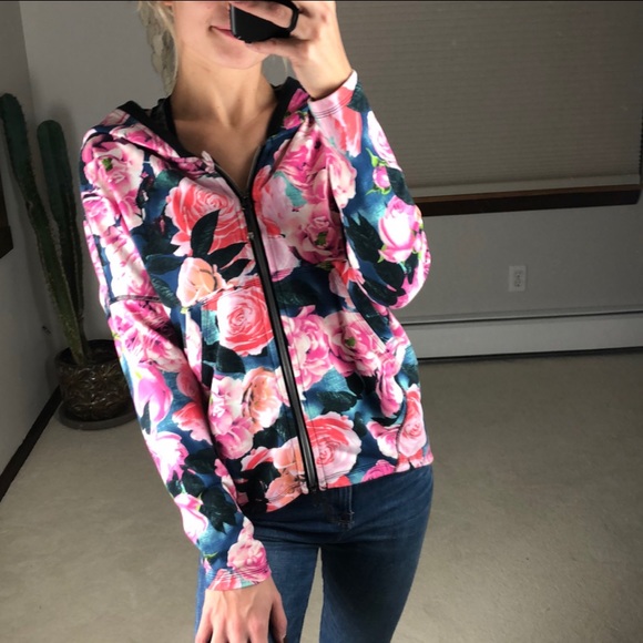 lululemon athletica Tops - Lululemon: Rose Hoodie